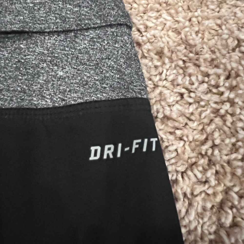 NWOT Nike Rival 3 inch Shorts | pockets, reflective - Picture 7 of 11